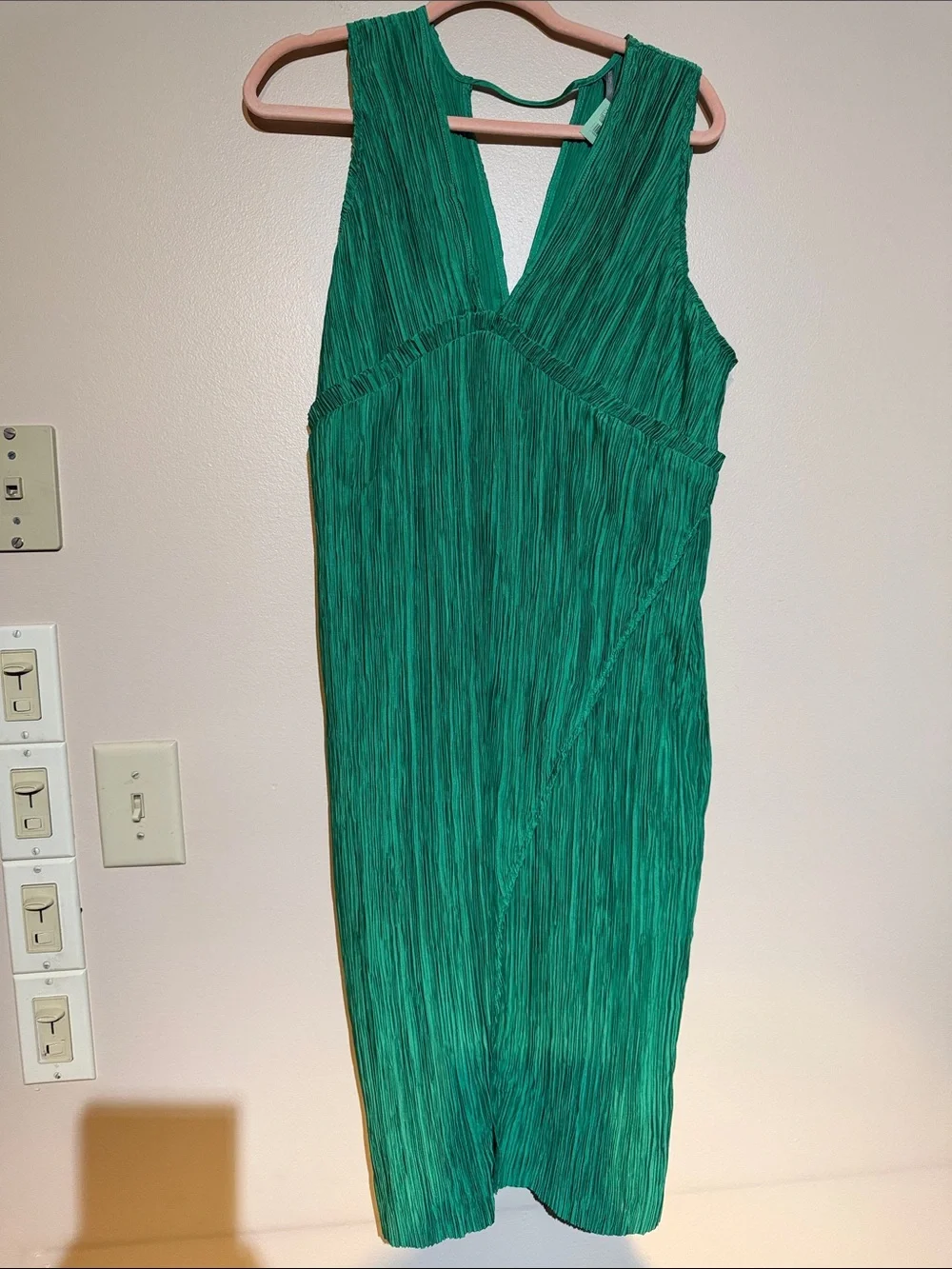 green pleated v neck dress anthropologie Anthropologie Emerald Green Pleated V-Neck Midi Dress